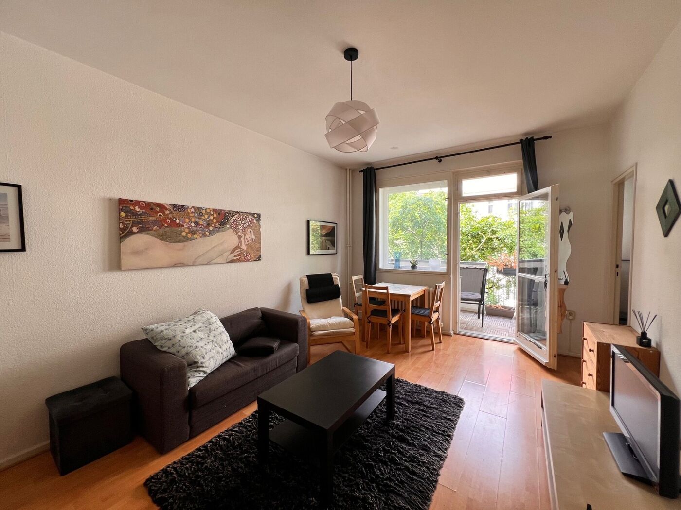 Wohnraum mit Balkon