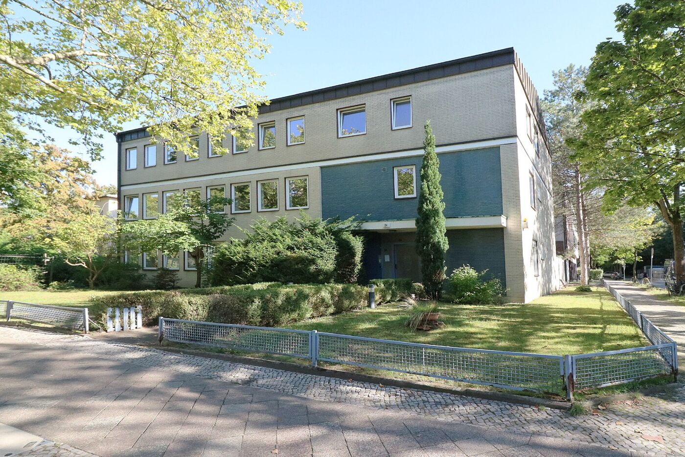 Gebäude Vorderansicht